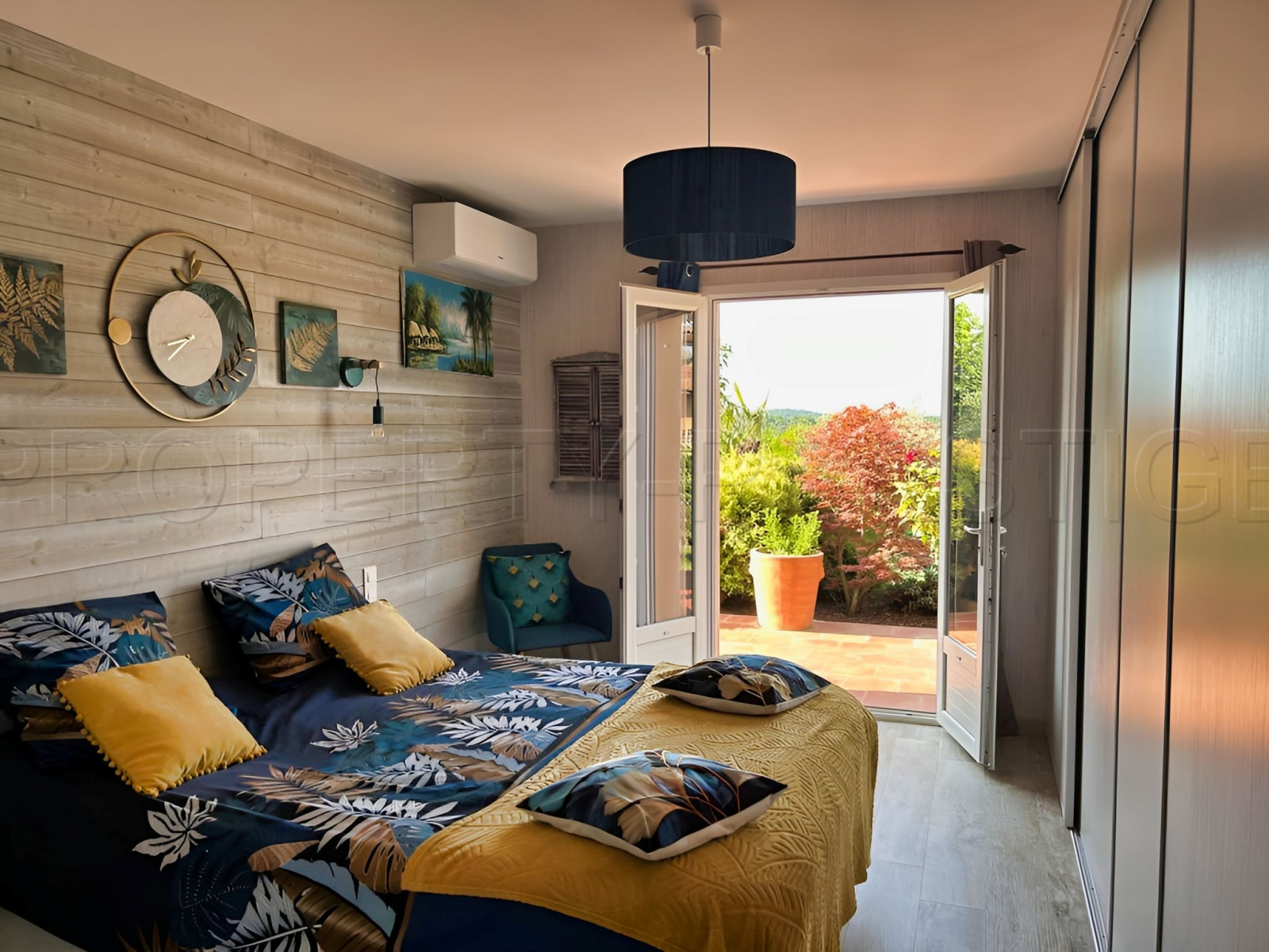 
                                                Vente
                                                 GERS PROPRIETE DE CHARME AVEC PISCINE SUR 8 800 M²