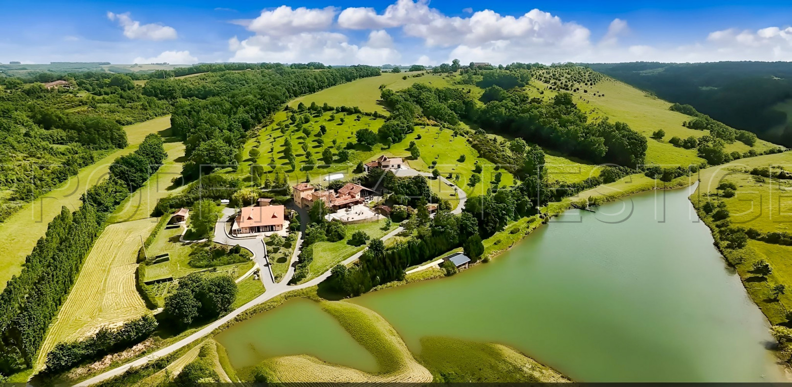 
                                                Vente
                                                 GERS PROPRIETE PRESTIGIEUSE 35 HA LAC