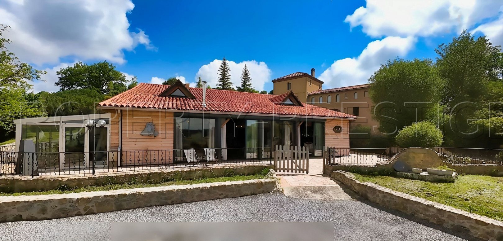 
                                                Vente
                                                 GERS PROPRIETE PRESTIGIEUSE 35 HA LAC