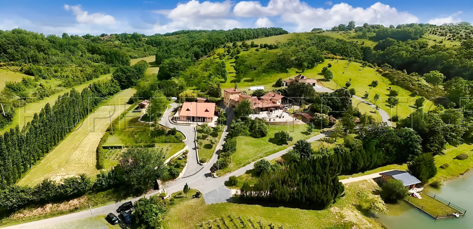 
                                                Vente
                                                 GERS PROPRIETE PRESTIGIEUSE 35 HA LAC