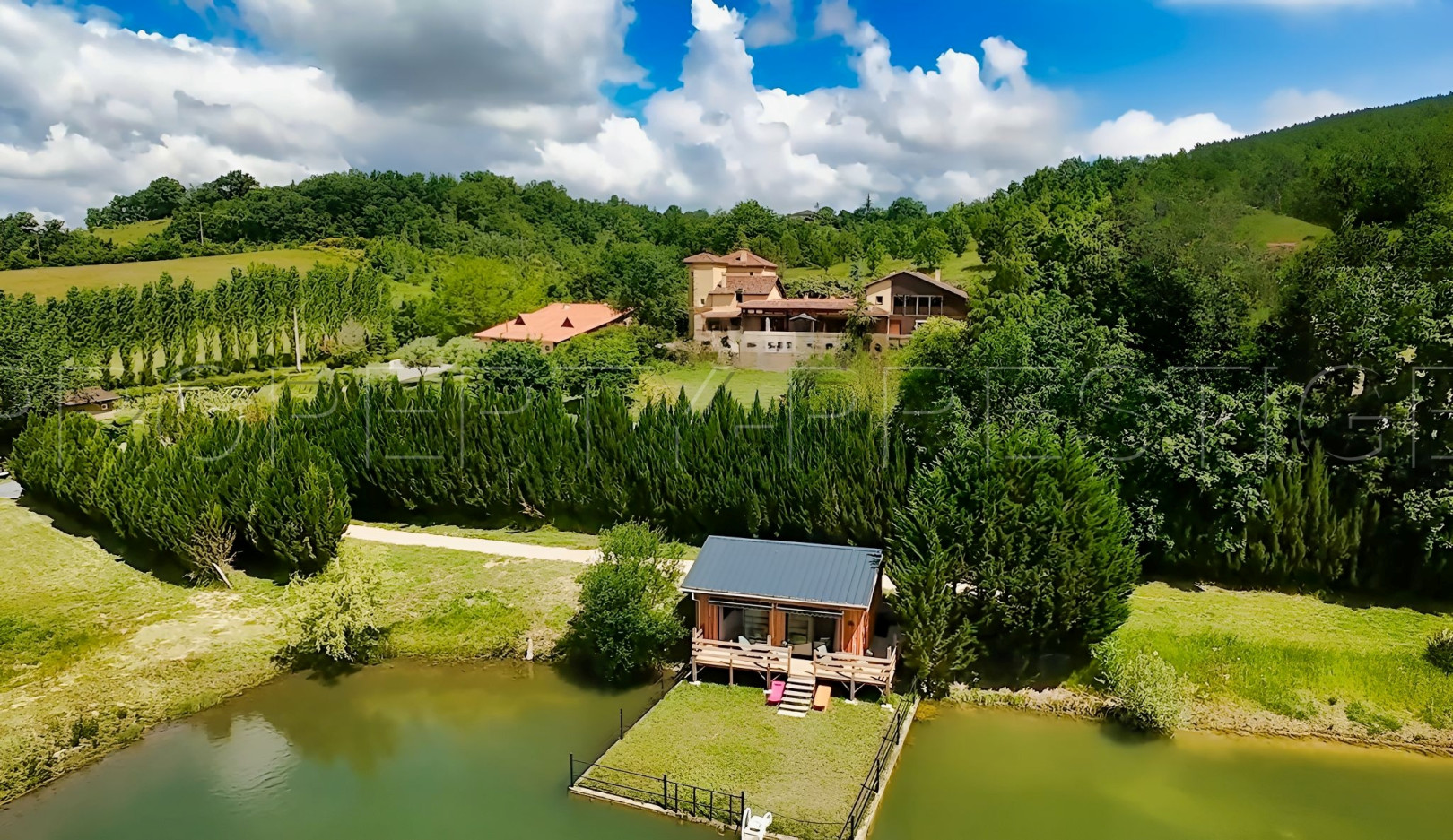 
                                                Vente
                                                 GERS PROPRIETE PRESTIGIEUSE 35 HA LAC