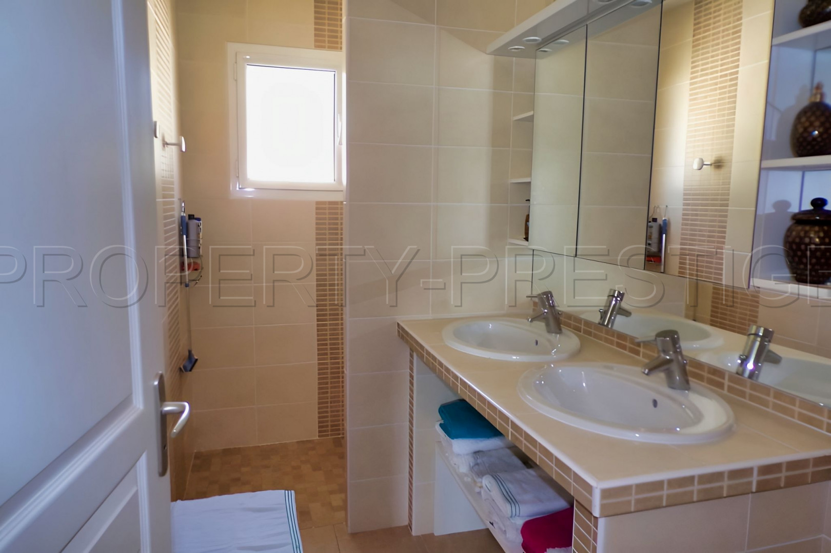 
                                                Vente
                                                 GERS VILLA CONTEMPORAINE 1,7 HA VUE DOMINANTE