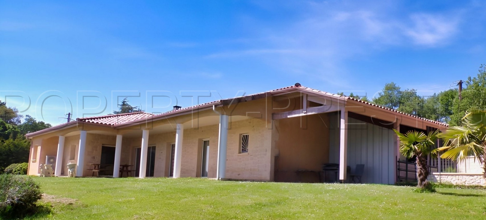 
                                                Vente
                                                 GERS VILLA CONTEMPORAINE 1,7 HA VUE DOMINANTE