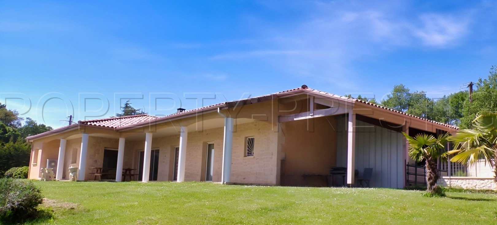 
                                                Vente
                                                 GERS VILLA CONTEMPORAINE 1,7 HA VUE DOMINANTE