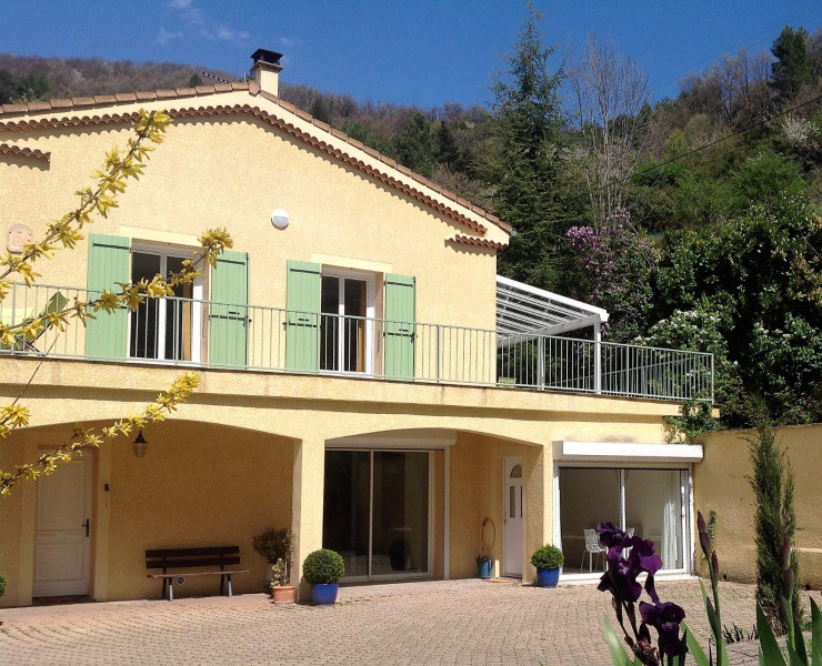 
                                                Vente
                                                 Gîtes 2 maisons 2 piscines en Ardèche du Sud