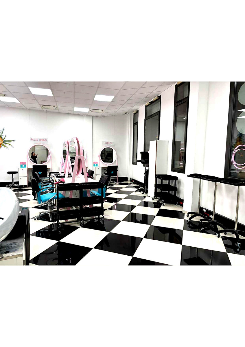 
                                                Vente
                                                 Givors – Salon de coiffure équipé – Équipe en place – CA 190 000 €