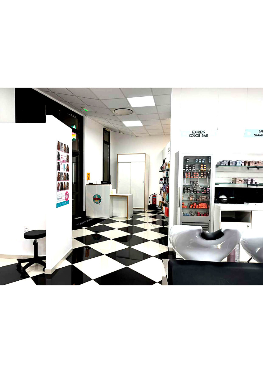 
                                                Vente
                                                 Givors – Salon de coiffure équipé – Équipe en place – CA 190 000 €