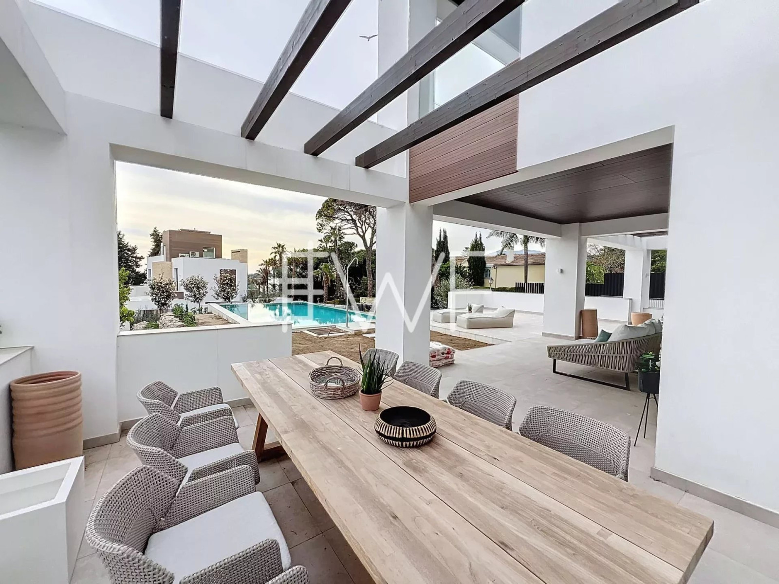 
                                                Vente
                                                 Golden Mile : Villa de luxe avec vue mer emplacement premium.