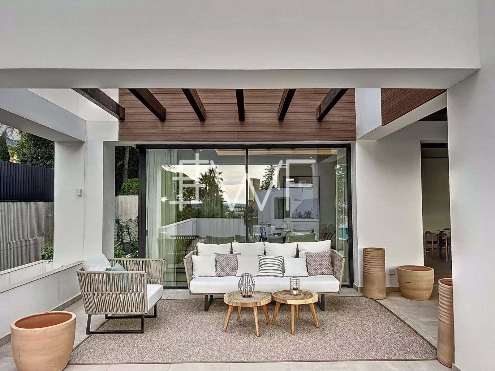 
                                                Vente
                                                 Golden Mile : Villa de luxe avec vue mer emplacement premium.