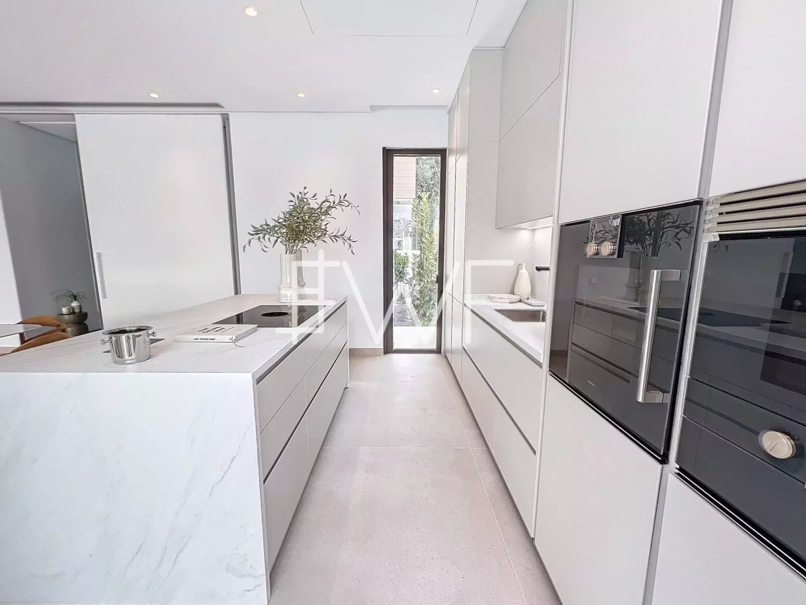 
                                                Vente
                                                 Golden Mile : Villa de luxe avec vue mer emplacement premium.
