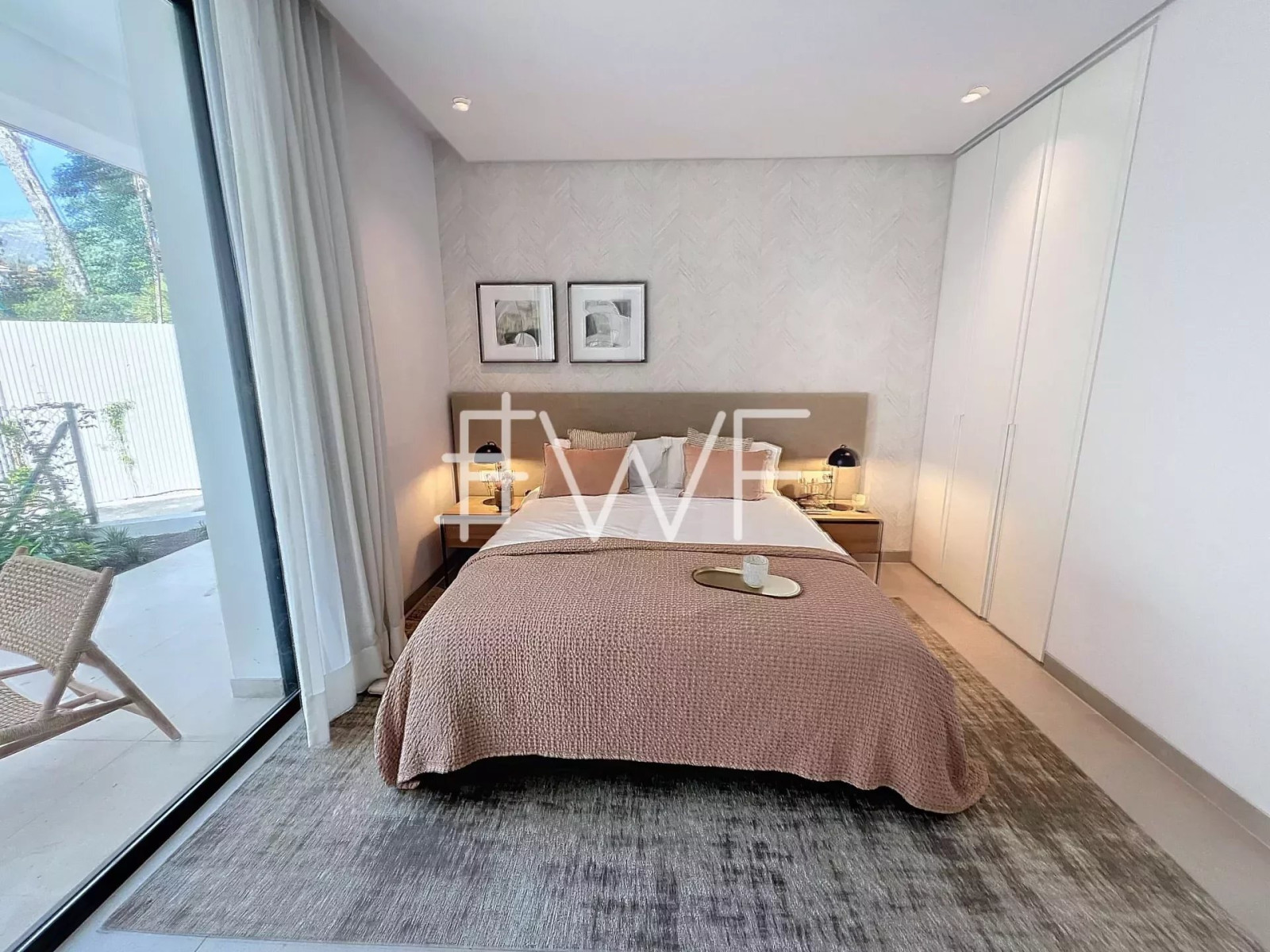 
                                                Vente
                                                 Golden Mile : Villa de luxe avec vue mer emplacement premium.