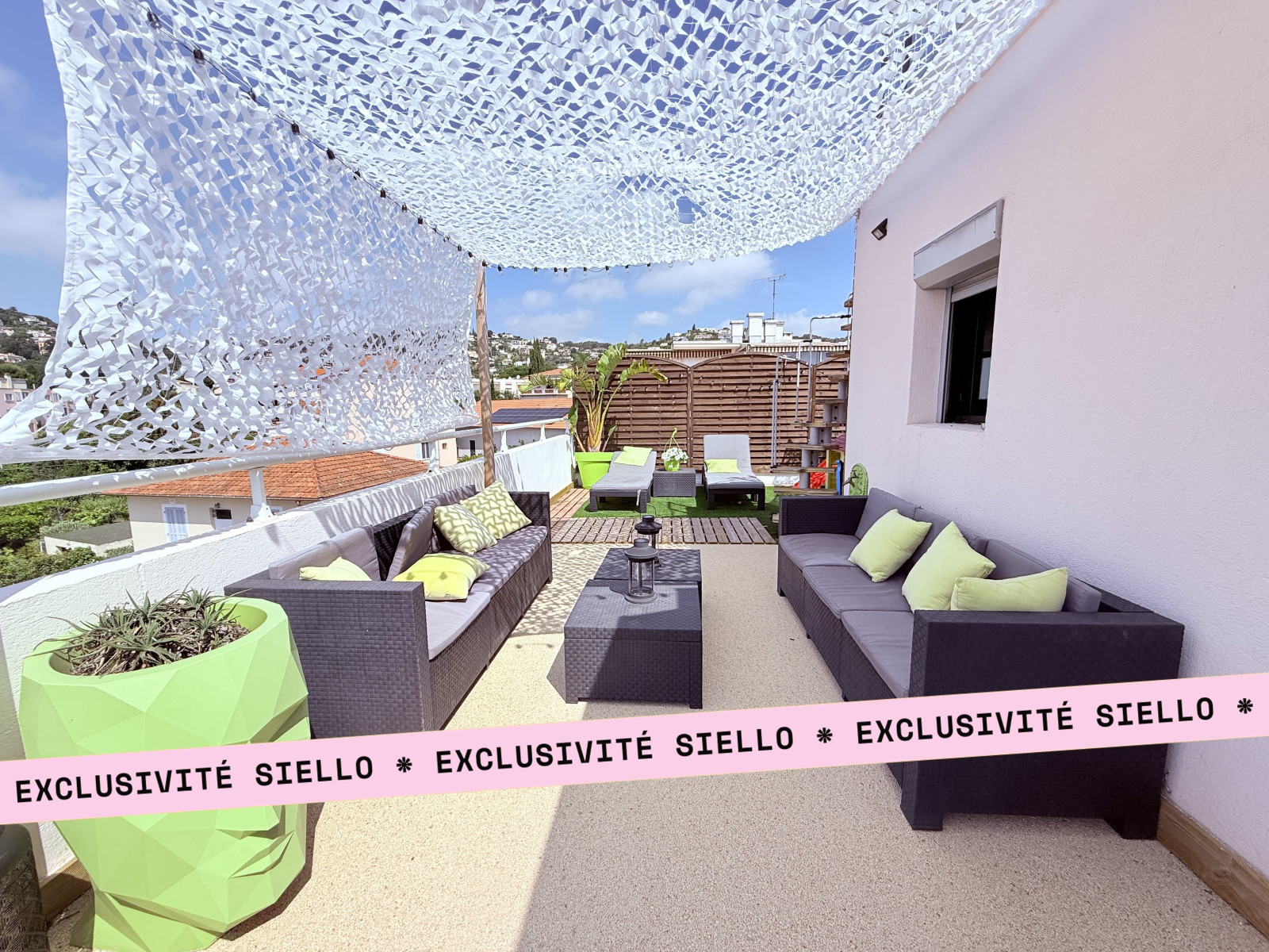 
                                                Vente
                                                 Golfe-Juan - 5min à pied du port, des restaurants et de la gare - Toit Terrasse 3 pièce(s) 89m2 en duplex - Vue Panoramique