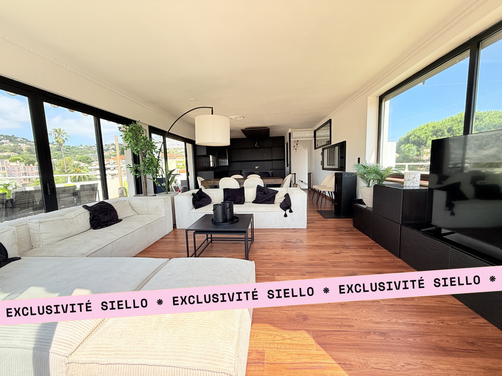 
                                                Vente
                                                 Golfe-Juan - 5min à pied du port, des restaurants et de la gare - Toit Terrasse 3 pièce(s) 89m2 en duplex - Vue Panoramique