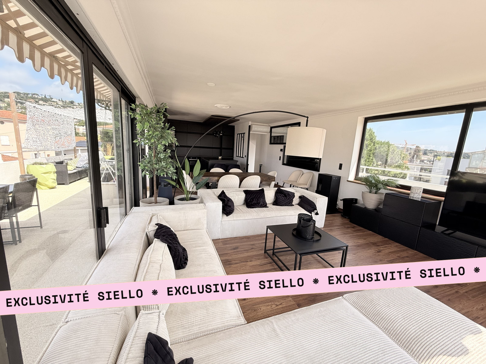 
                                                Vente
                                                 Golfe-Juan - 5min à pied du port, des restaurants et de la gare - Toit Terrasse 3 pièce(s) 89m2 en duplex - Vue Panoramique