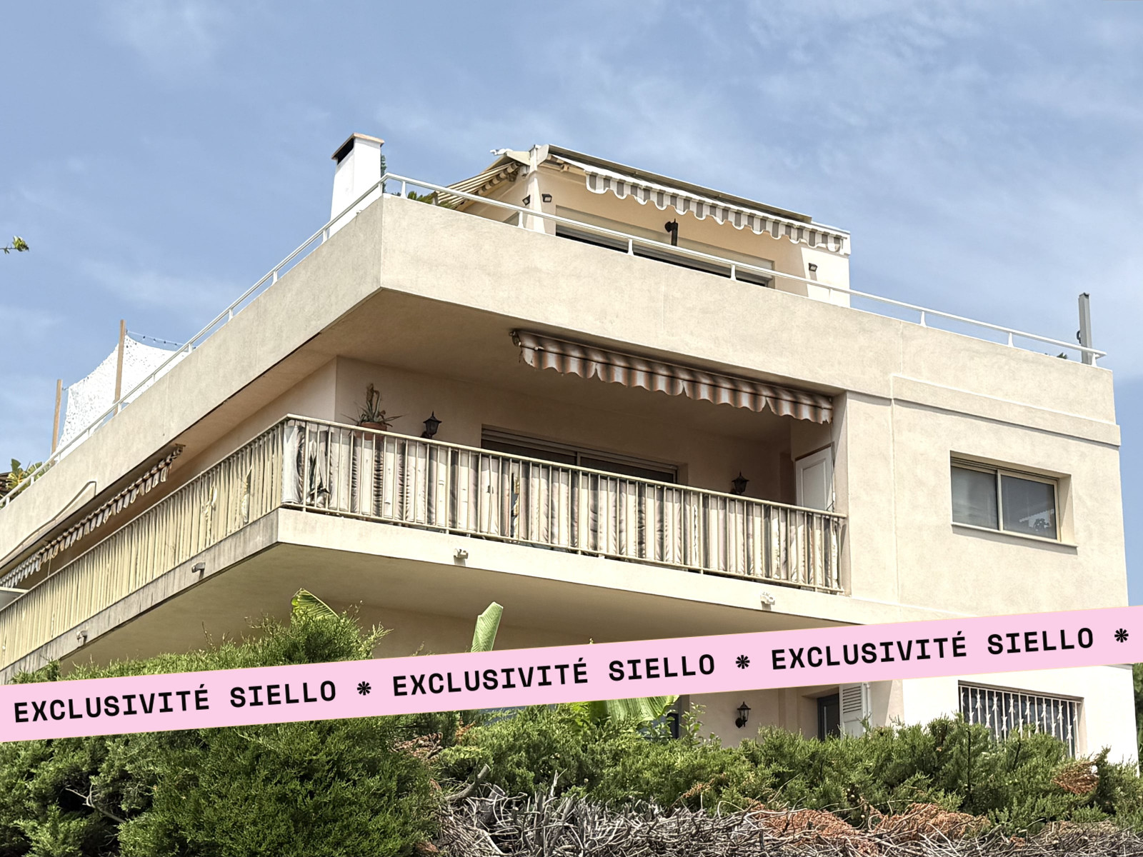 
                                                Vente
                                                 Golfe-Juan - 5min à pied du port, des restaurants et de la gare - Toit Terrasse 3 pièce(s) 89m2 en duplex - Vue Panoramique