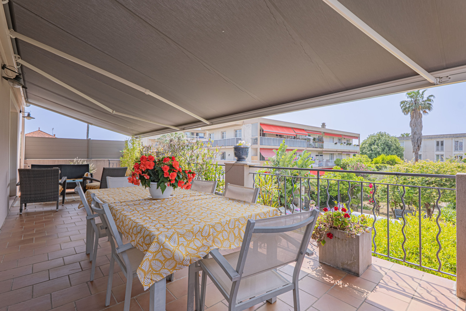 
                                                Vente
                                                 Golfe-Juan – Maison familiale avec piscine & dépendance