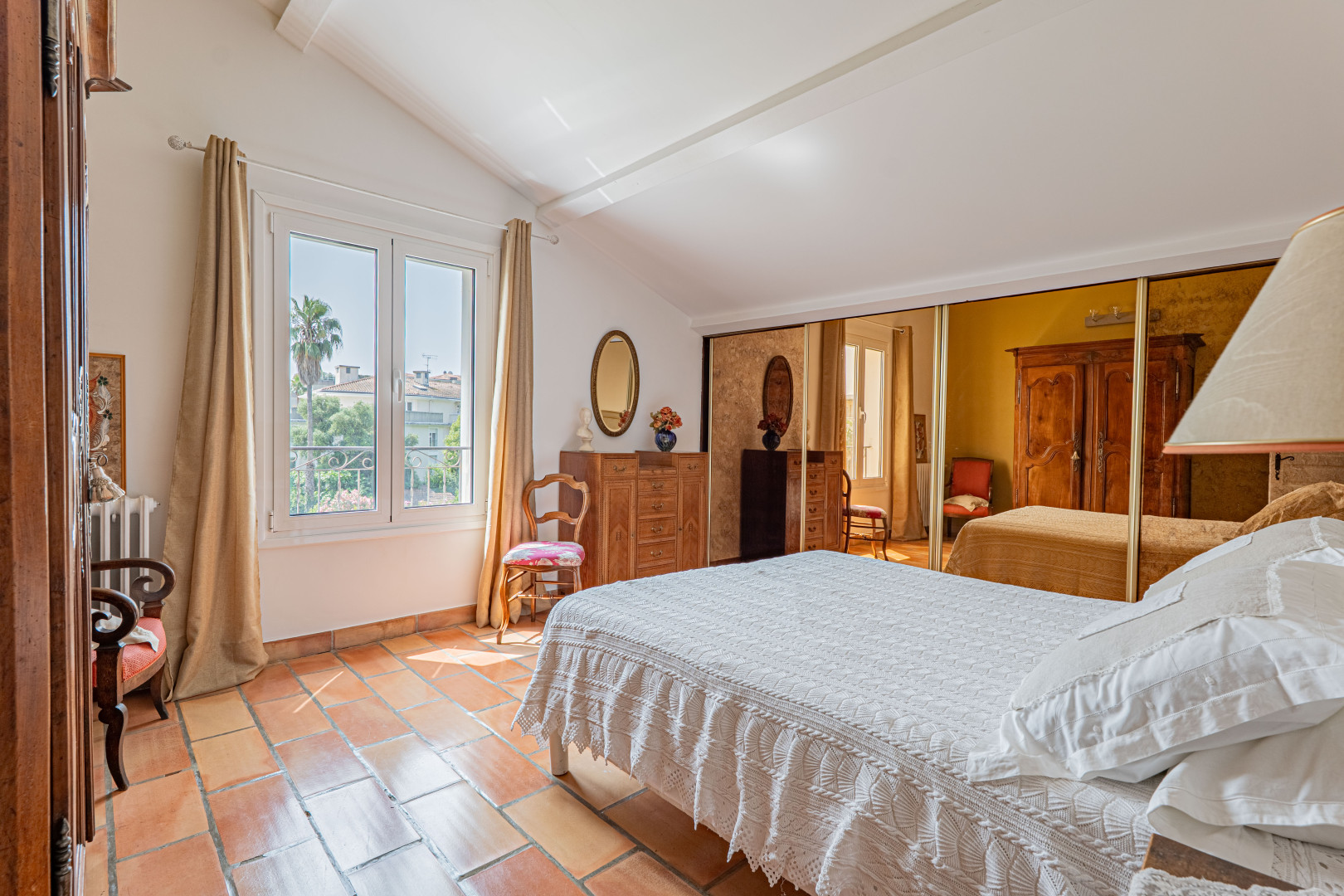 
                                                Vente
                                                 Golfe-Juan – Maison familiale avec piscine & dépendance