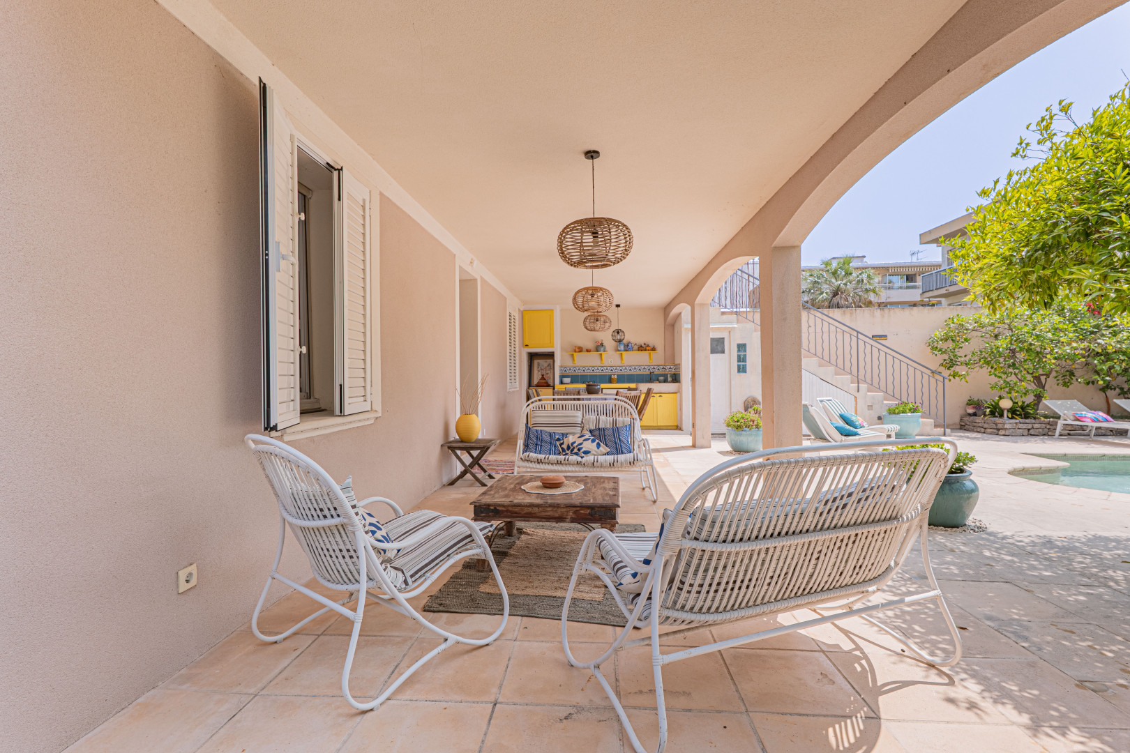 
                                                Vente
                                                 Golfe-Juan – Maison familiale avec piscine & dépendance