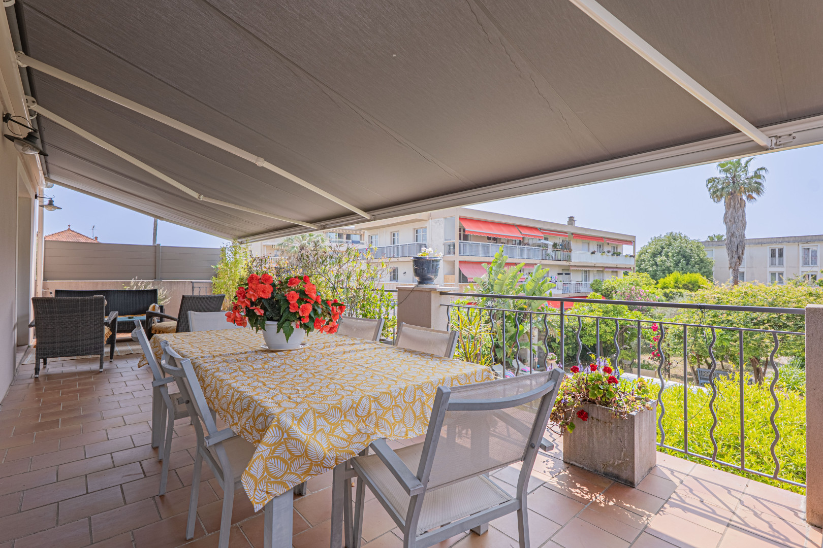 
                                                Vente
                                                 Golfe-Juan – Maison familiale avec piscine & dépendance