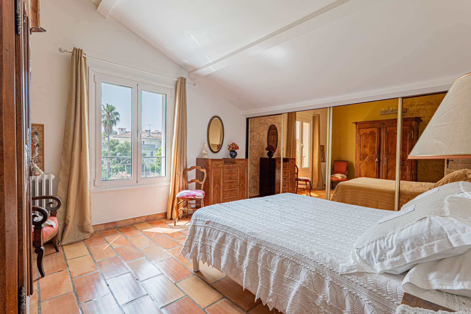 
                                                Vente
                                                 Golfe-Juan – Maison familiale avec piscine & dépendance