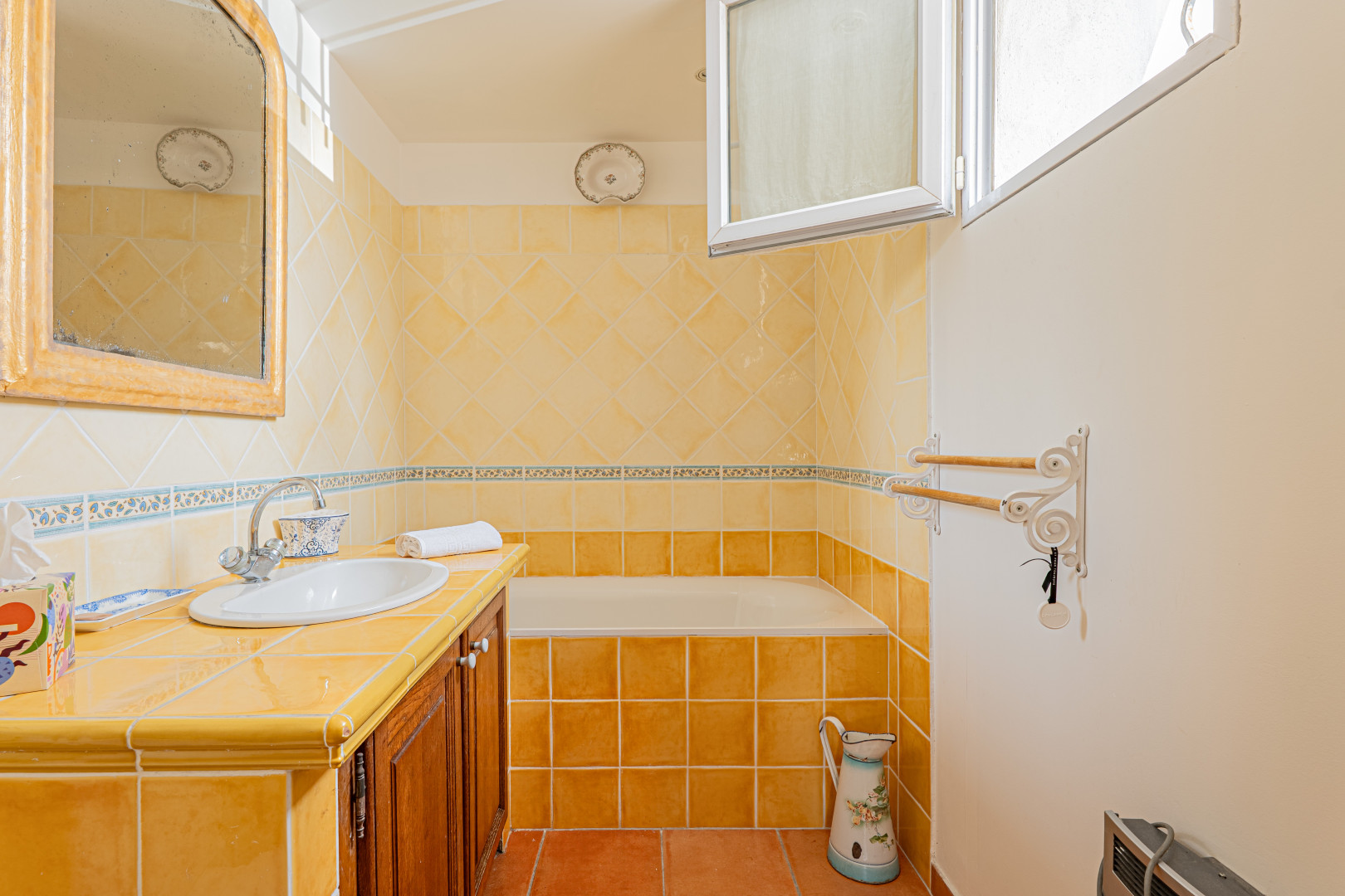 
                                                Vente
                                                 Golfe-Juan – Maison familiale avec piscine & dépendance