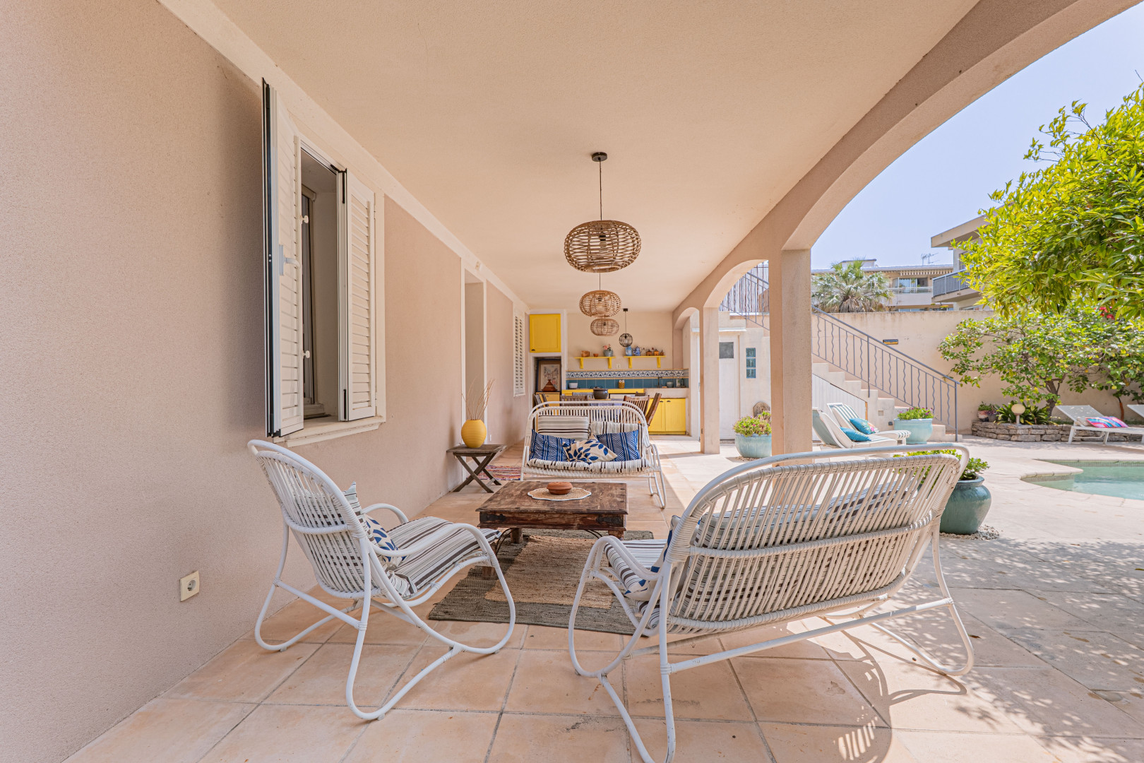 
                                                Vente
                                                 Golfe-Juan – Maison familiale avec piscine & dépendance