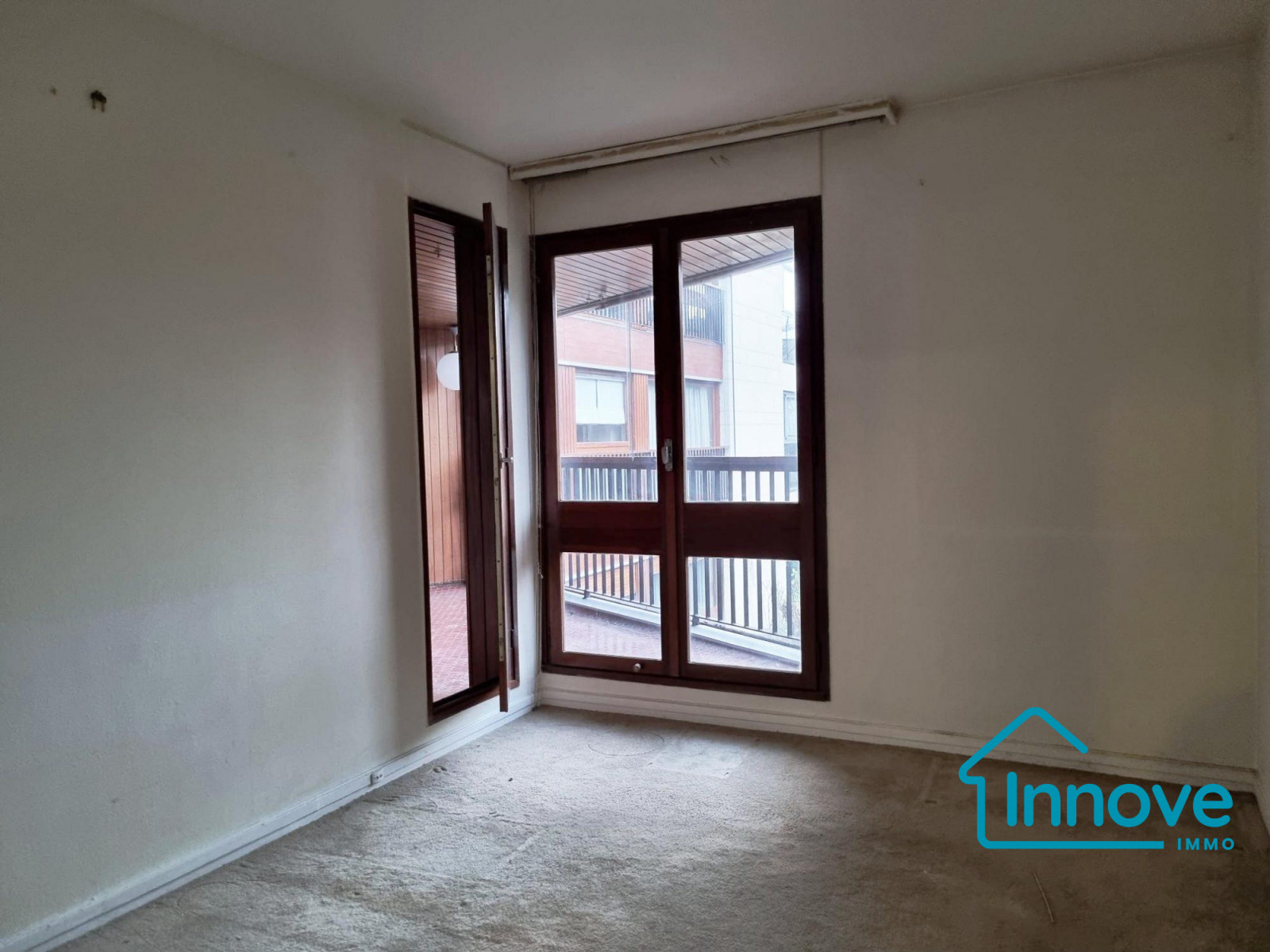 
                                                Vente
                                                 Grand 2/3 pièces avec loggia au calme