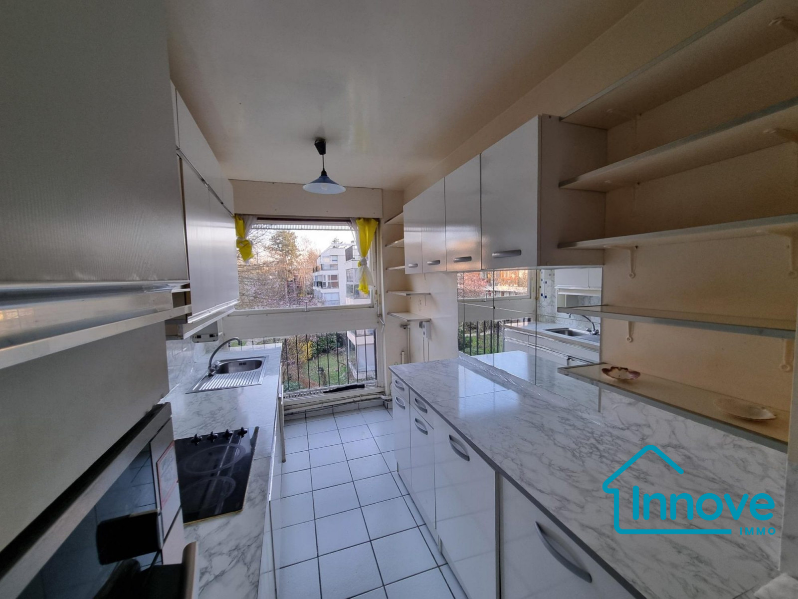 
                                                Vente
                                                 Grand 2/3 pièces avec loggia au calme