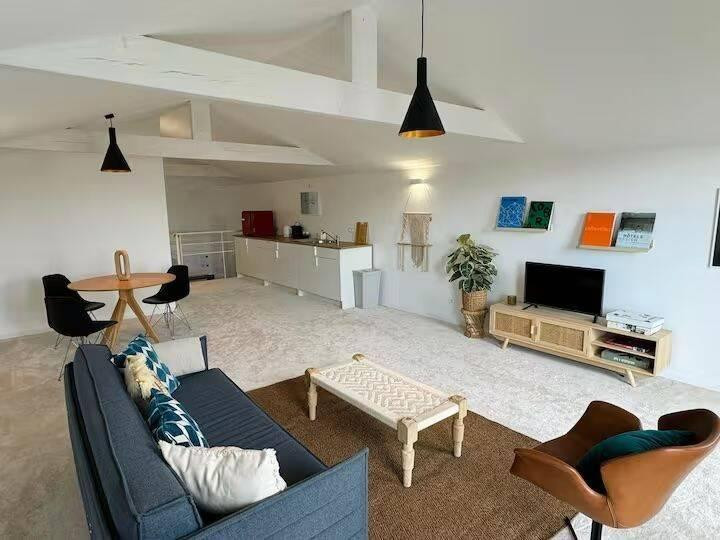 
                                                Location
                                                 Grand 2 p neuf meublé 60 m² – Colombes – Proche T2
