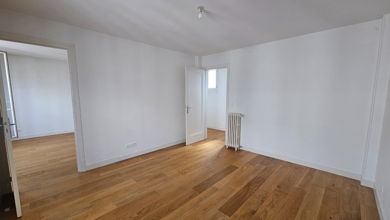 
                                                Vente
                                                 Grand 2 pièces
