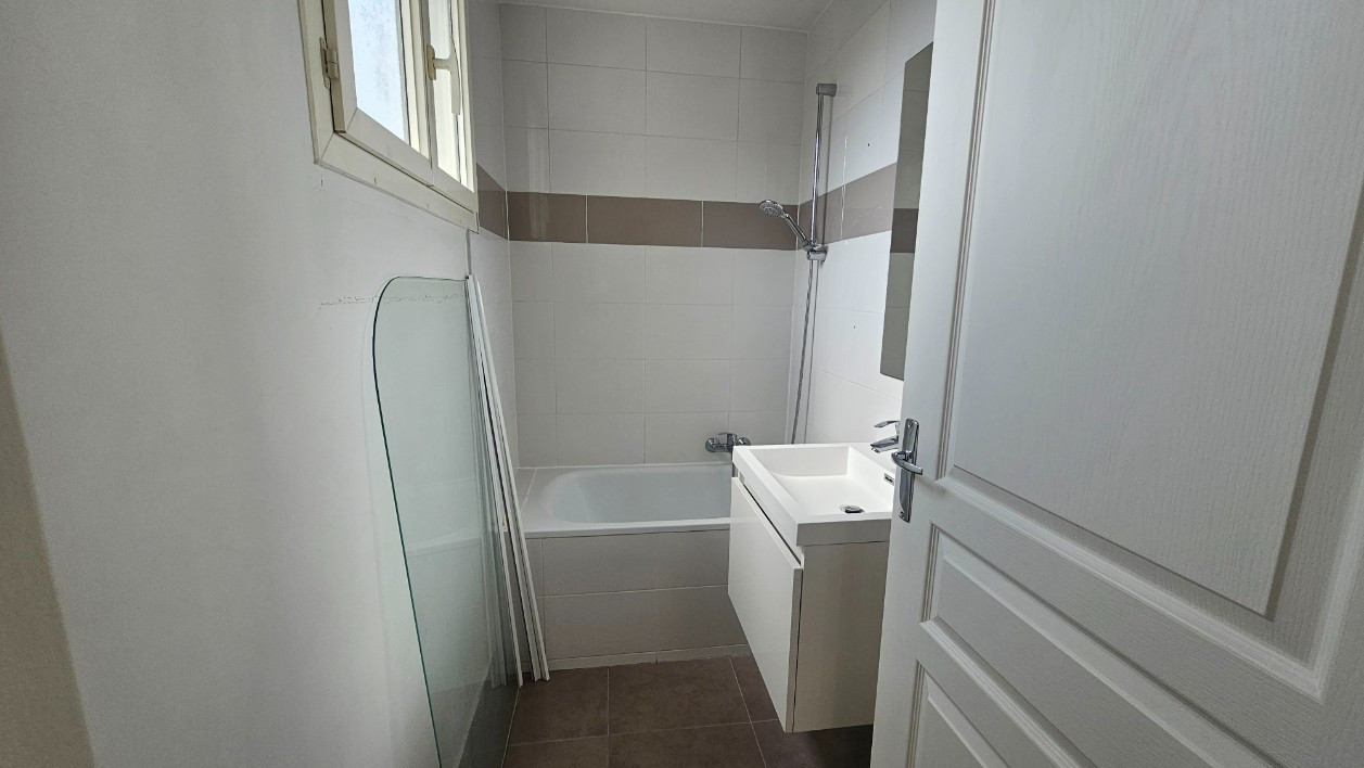 
                                                Vente
                                                 Grand 2 pièces