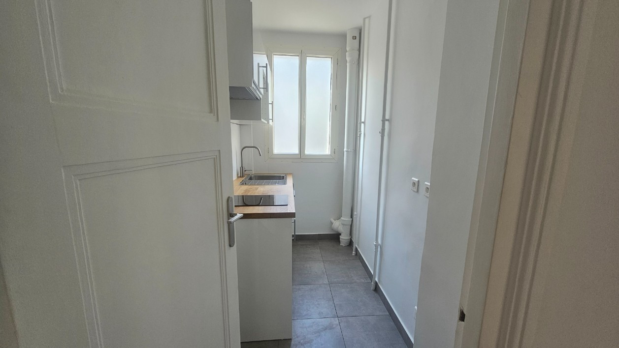 
                                                Vente
                                                 Grand 2 pièces