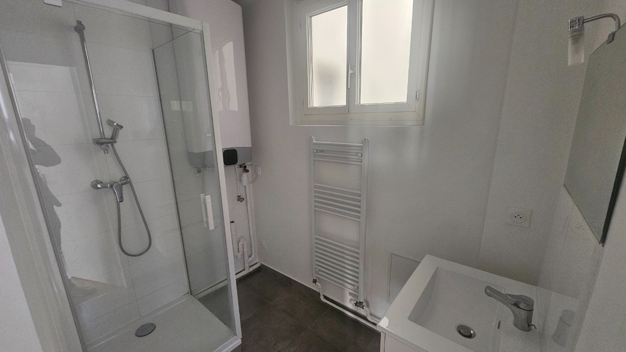 
                                                Vente
                                                 Grand 2 pièces