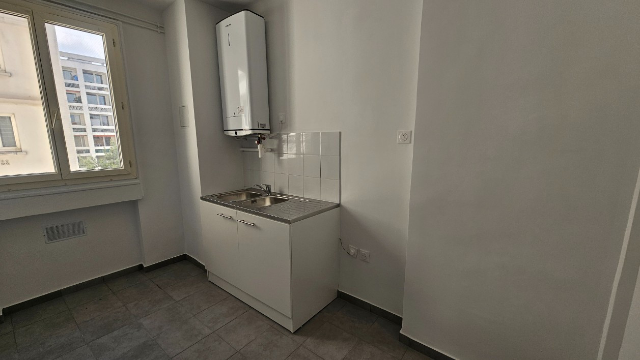
                                                Vente
                                                 Grand 2 pièces