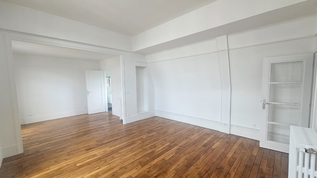 
                                                Vente
                                                 Grand 2 pièces