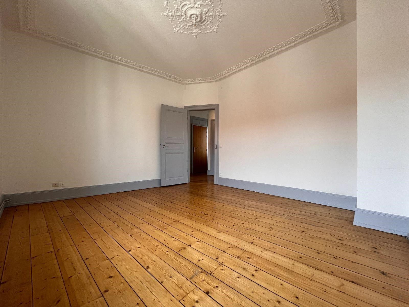 
                                                Location
                                                 Grand 2 pièces au calme