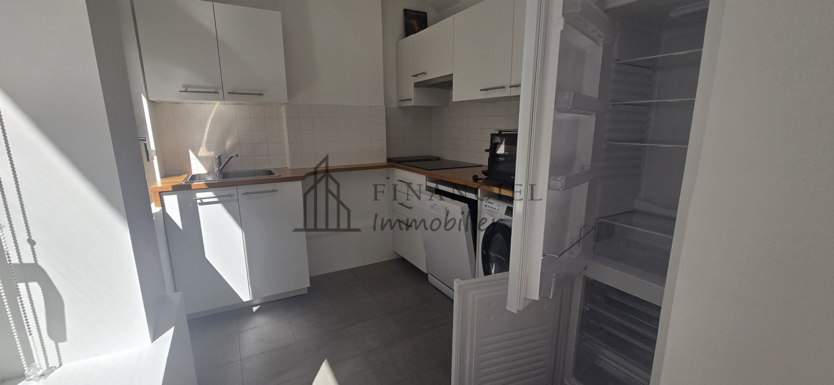 
                                                Location
                                                 GRAND 2 PIECES +BALCON