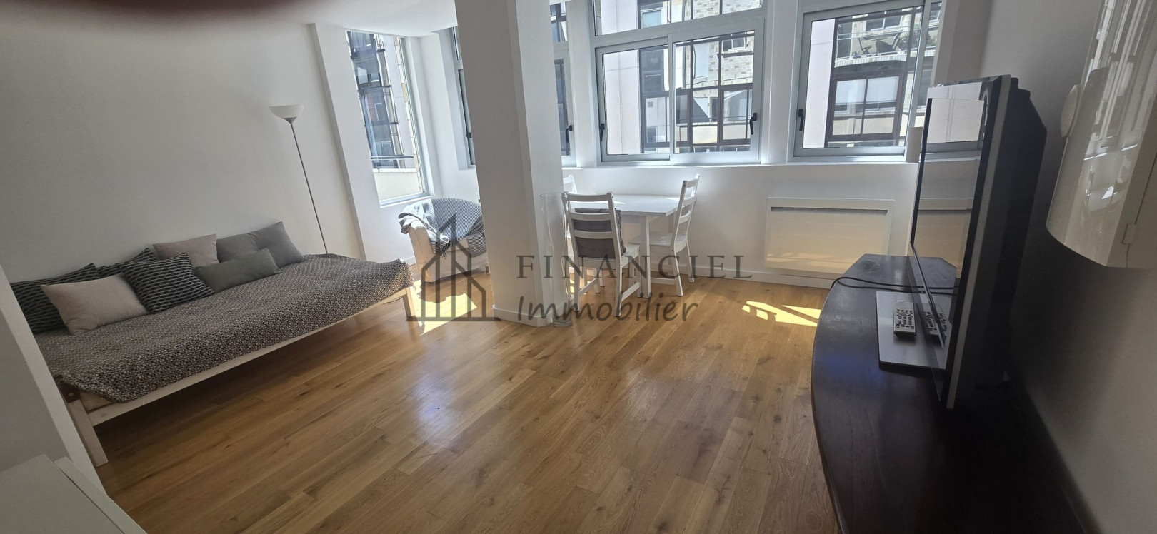 
                                                Location
                                                 GRAND 2 PIECES +BALCON