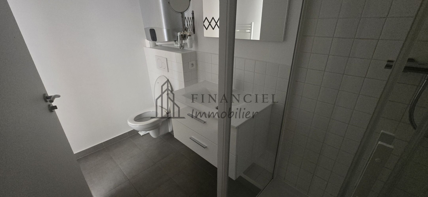 
                                                Location
                                                 GRAND 2 PIECES +BALCON