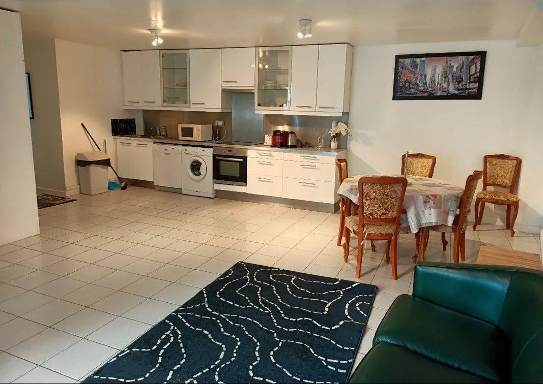 
                                                Location
                                                 Grand 2 pièces meublé entièrement aménagé