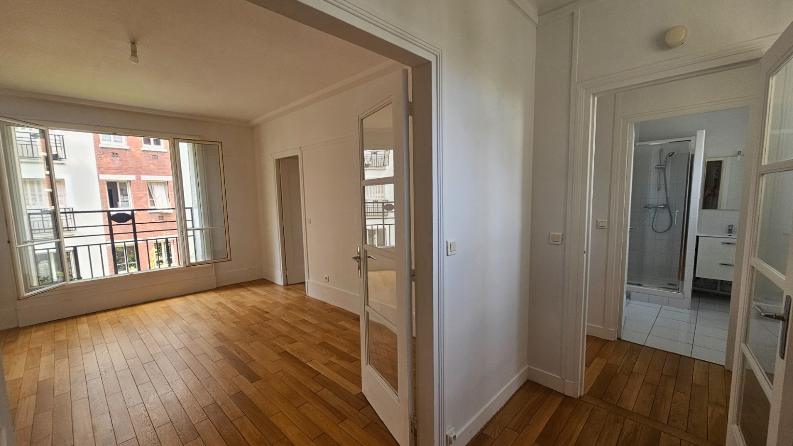 
                                                Vente
                                                 Grand 2 pièces - Paris 15ème