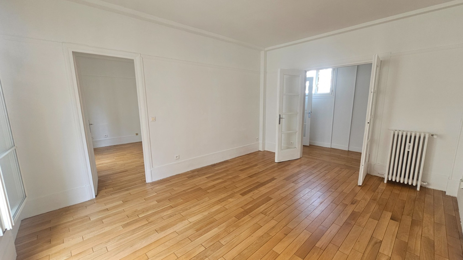 
                                                Vente
                                                 Grand 2 pièces - Paris 15ème