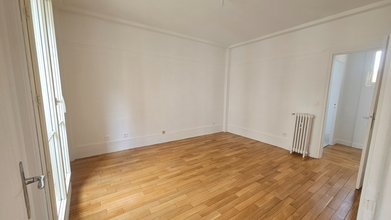 
                                                Vente
                                                 Grand 2 pièces - Paris 15ème
