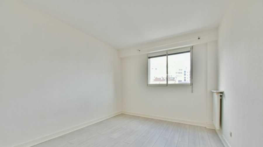 
                                                Location
                                                 Grand 2 pièces Paris 15ème Charles Michels