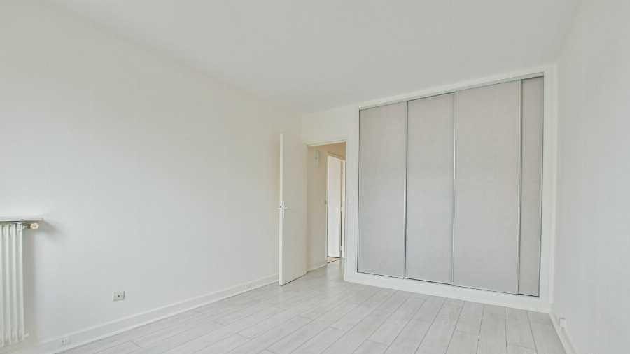 
                                                Location
                                                 Grand 2 pièces Paris 15ème Charles Michels