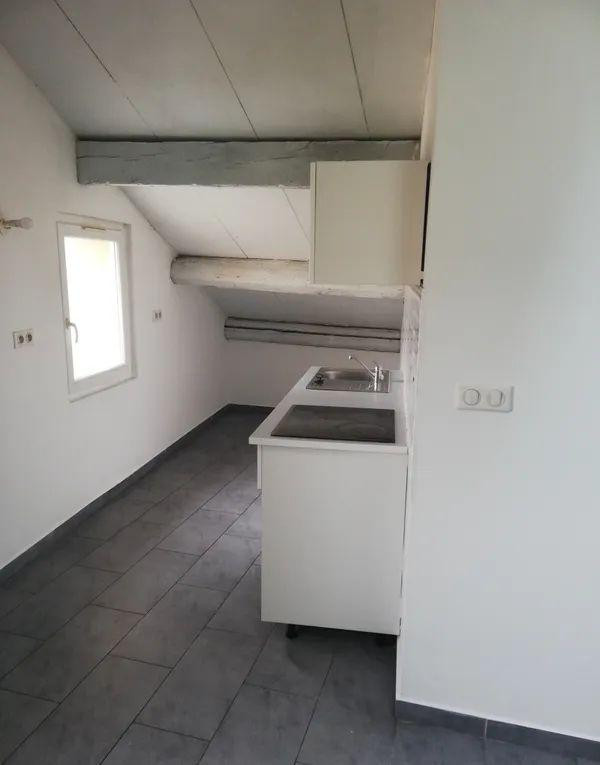 
                                                Location
                                                 Grand 2P 35m2 atypique Chave/Blancarde