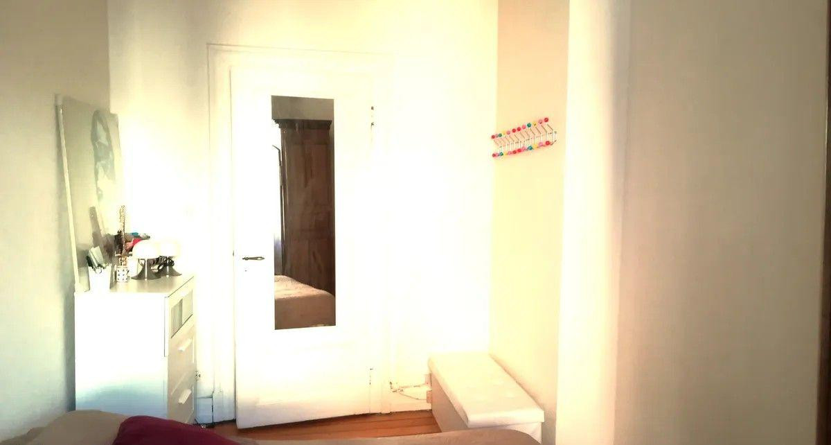
                                                Location
                                                 Grand 2P 45m² très calme, lumineux et en bon état.
