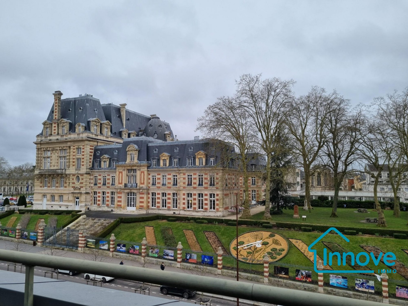 
                                                Location
                                                 Grand 3 pièces aux 'Hespérides' en plein centre de Versailles