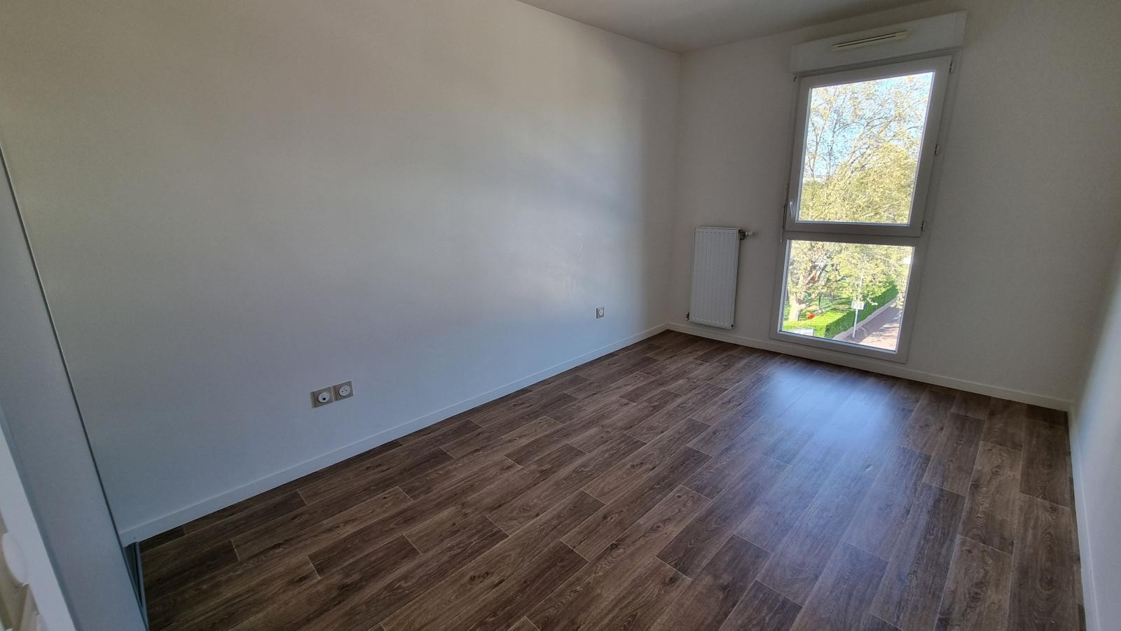 
                                                Location
                                                 Grand 3P avec parking à 2 pas du RER A