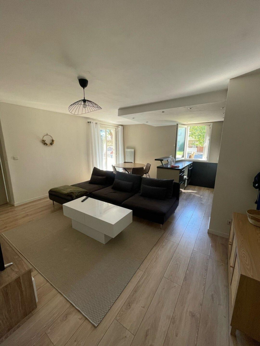 
                                                Location
                                                 GRAND 3P MEUBLE 60M² MODERNE